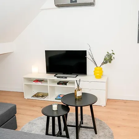 Modern 1br & 1lr 15-min Walk To Rabot *