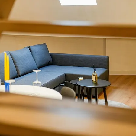 Modern 1br & 1lr 15-min Walk To Rabot Apartament