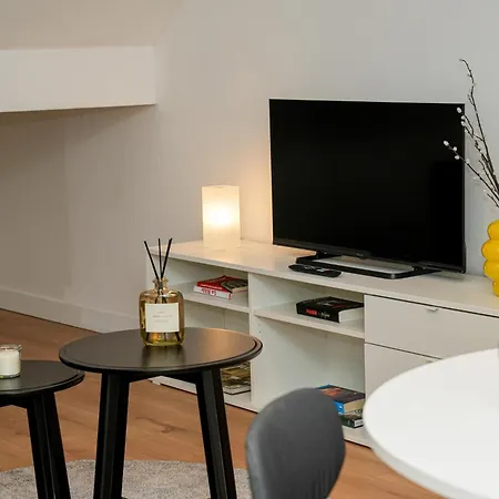 Apartament Modern 1br & 1lr 15-min Walk To Rabot