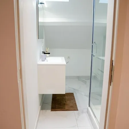 Apartament Modern 1br & 1lr 15-min Walk To Rabot Gandawa