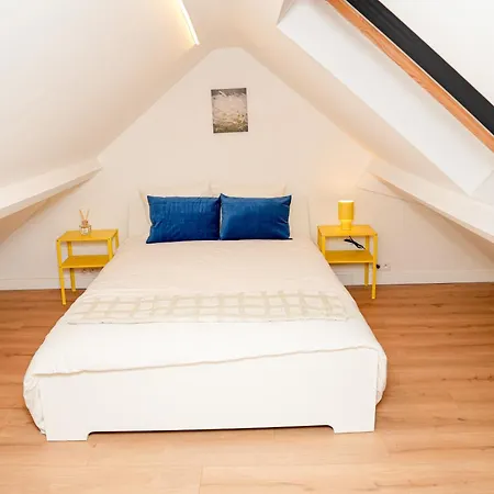 Modern 1br & 1lr 15-min Walk To Rabot Apartament