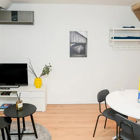 Modern 1br & 1lr 15-min Walk To Rabot شقة خنت